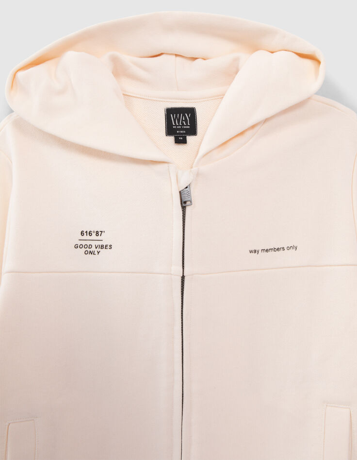 Cremewei&szlig;e Jungenstrickjacke mit Schriftzug hinten-2