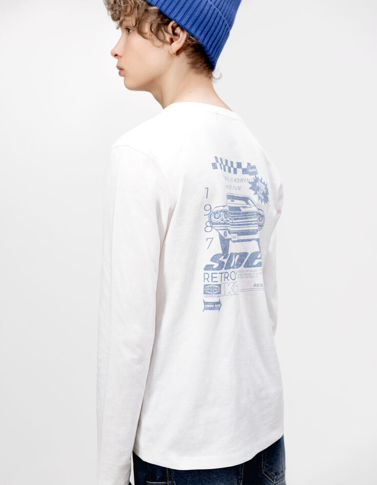 Wit T-shirt biokatoen met auto achter jongens-1
