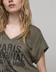 Khakifarbenes Damen-T-Shirt mit milit&auml;rischer Botschaft-5