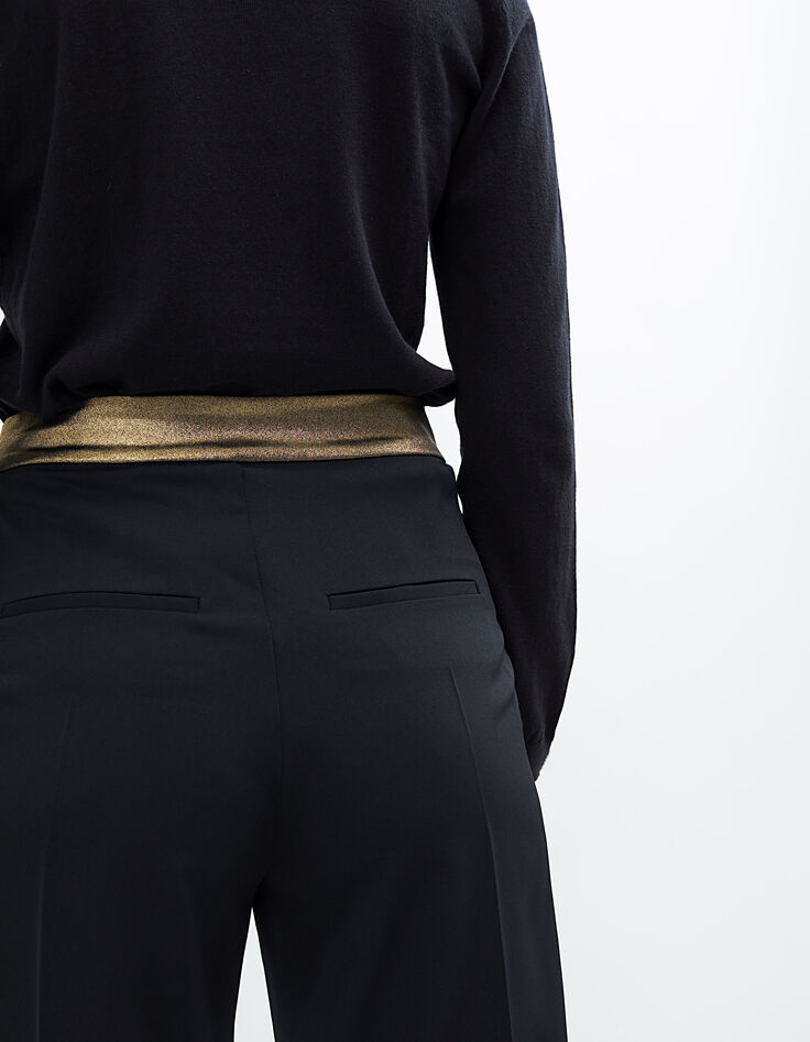 Pantalón negro ancho con pliegues y cinturón dorado I.Code-5 Pantalón negro ancho con pliegues y cinturón dorado I.Code-5