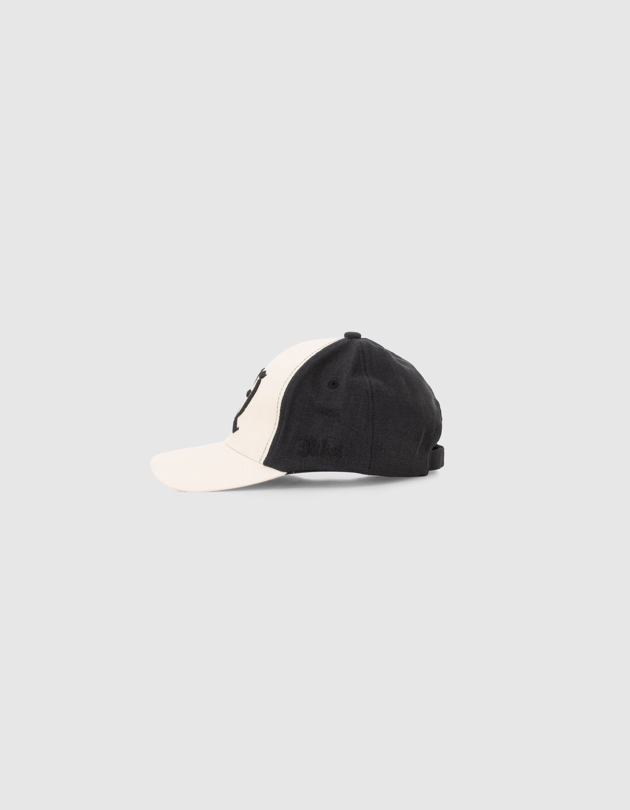Men's ivory and black FQ-embroidered cap