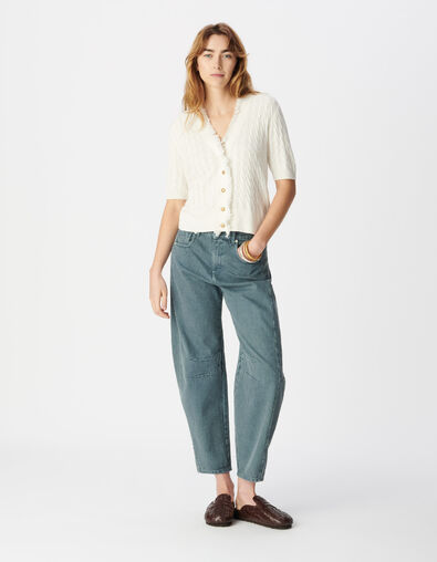 Wei&szlig;e STRICKJACKE f&uuml;r Damen aus Zopfstrick mit kurzen &Auml;rmeln - IKKS