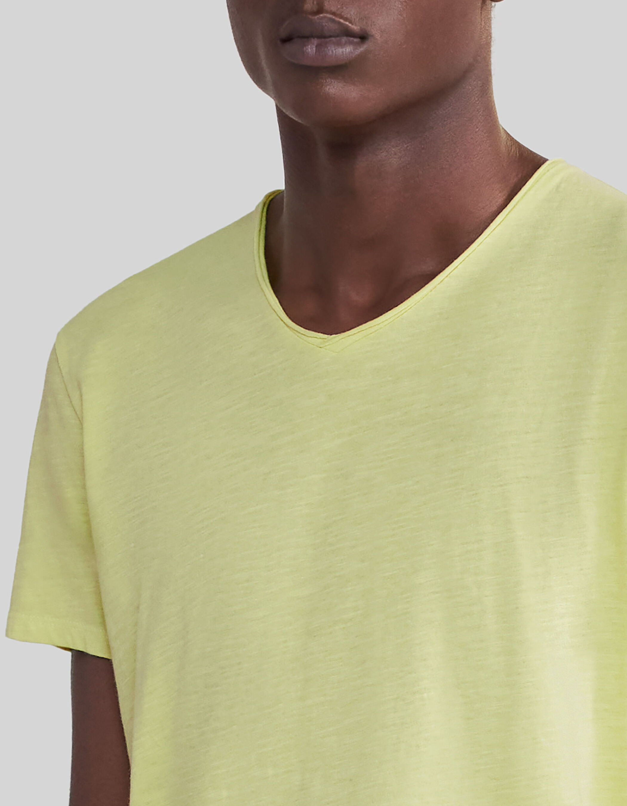 Men s lime organic cotton Essential V neck T shirt IKKS
