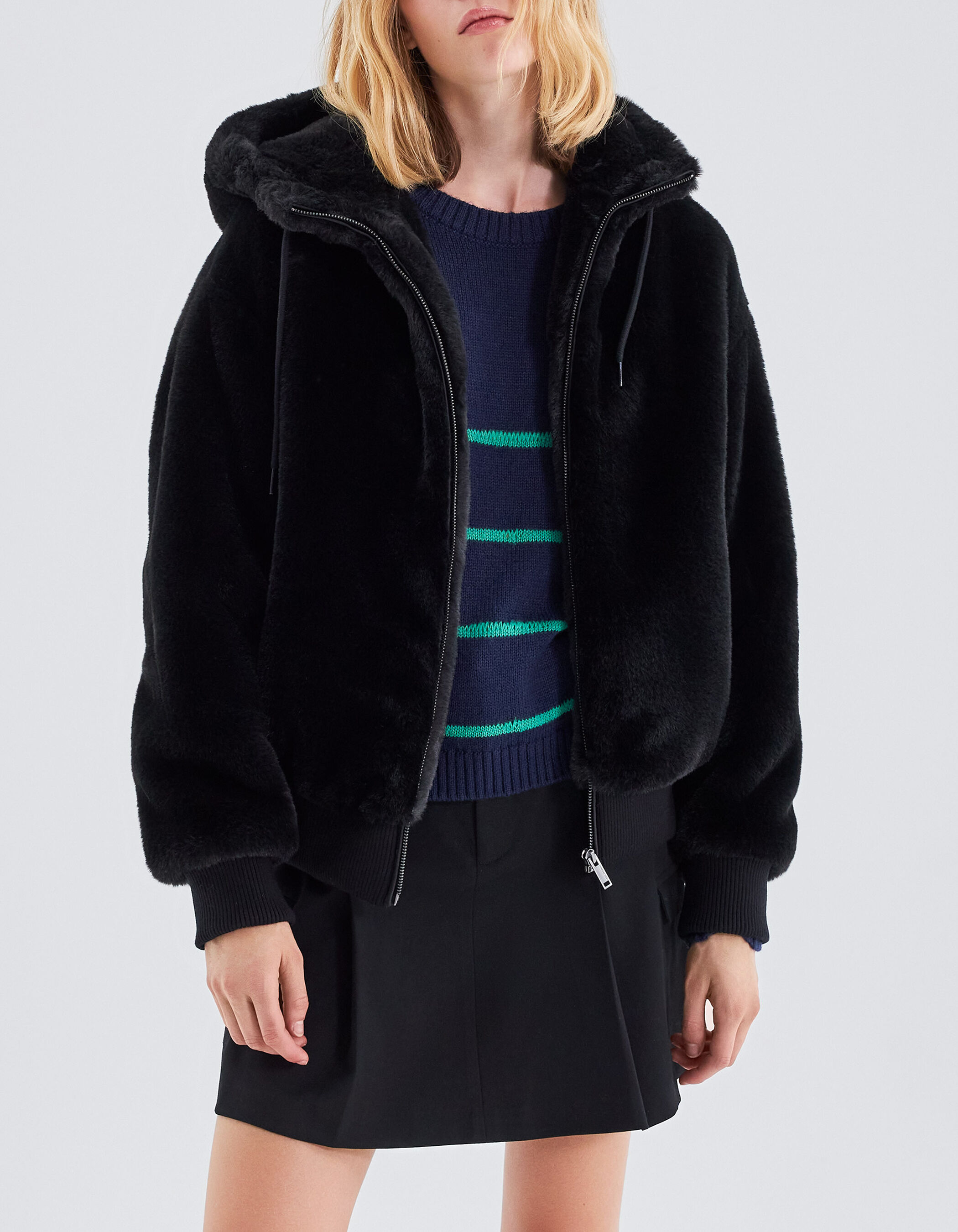 Blouson noir capuche chevrons verts au dos Femme