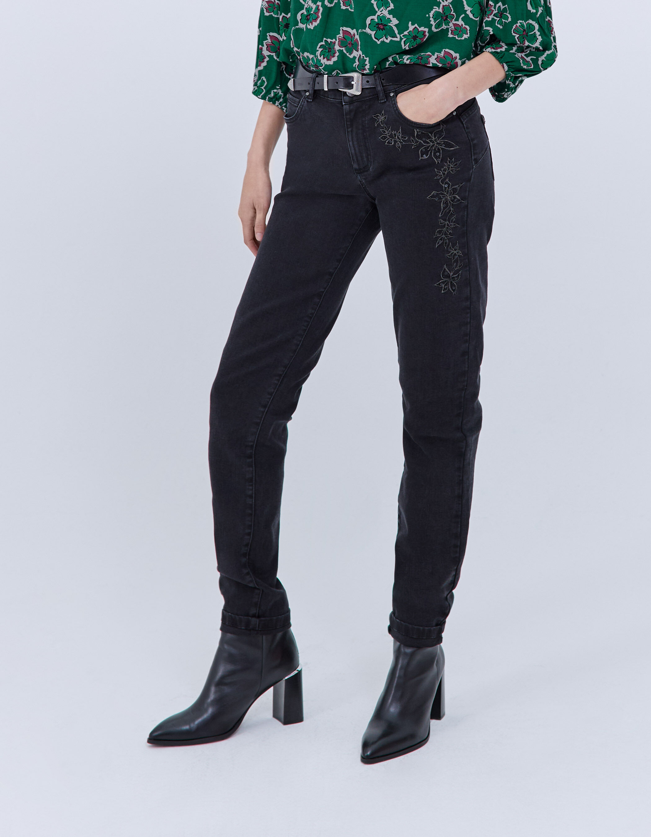 Jean slim noir effet sculpt up brod fleurs Femme
