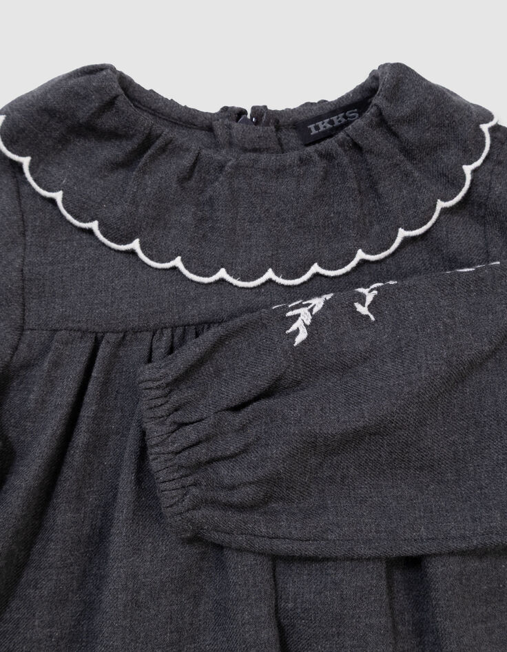 Graue Mädchenbluse mit weitem Kragen Stick-2