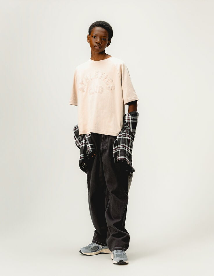 Beige T-shirt biokatoen tekst velours flocking jongens-2 Beige T-shirt biokatoen tekst velours flocking jongens-2