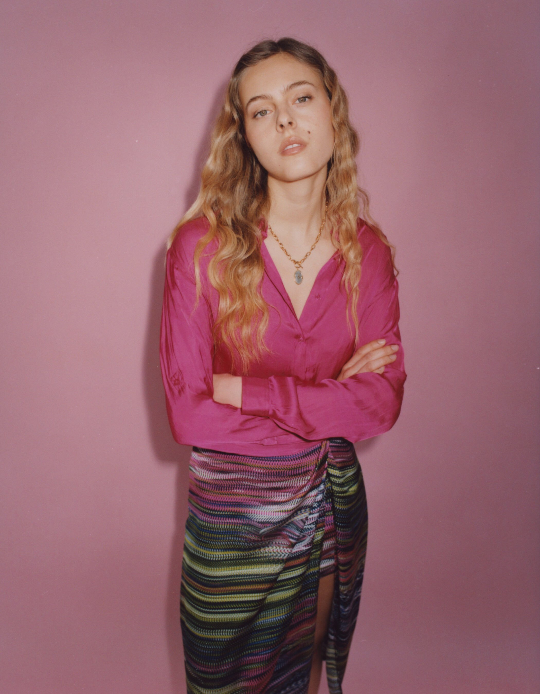 Chemise fushia avec visuel clout dos femme