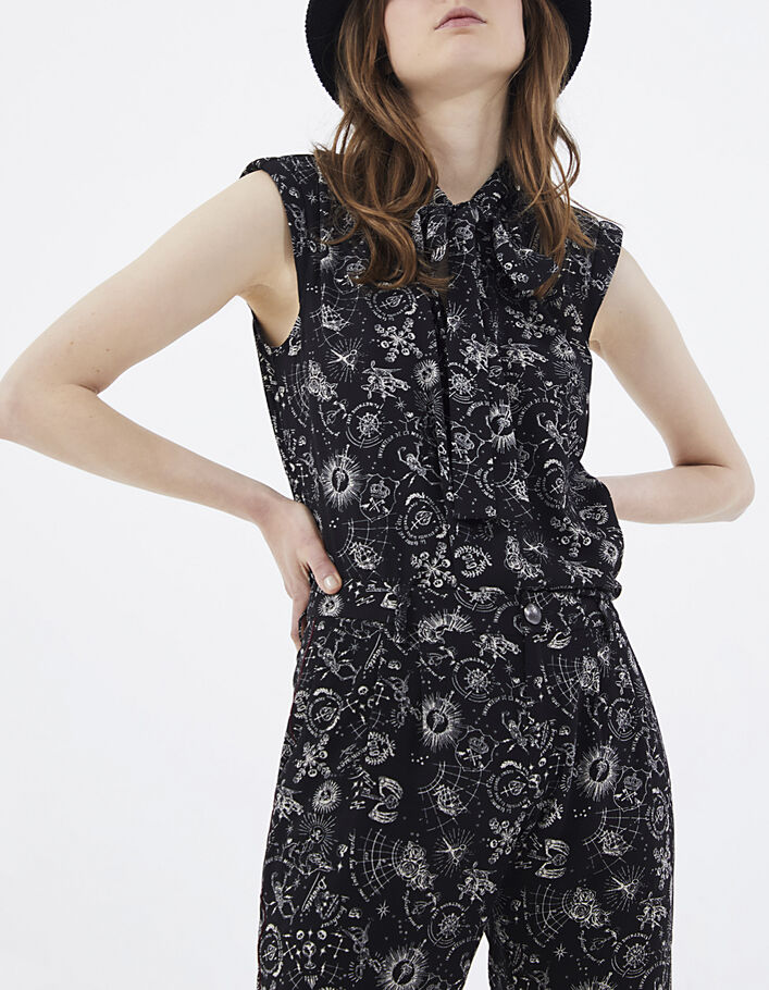 Damenchiffontop mit Tattoo-Print und Wasserfallausschnitt-2