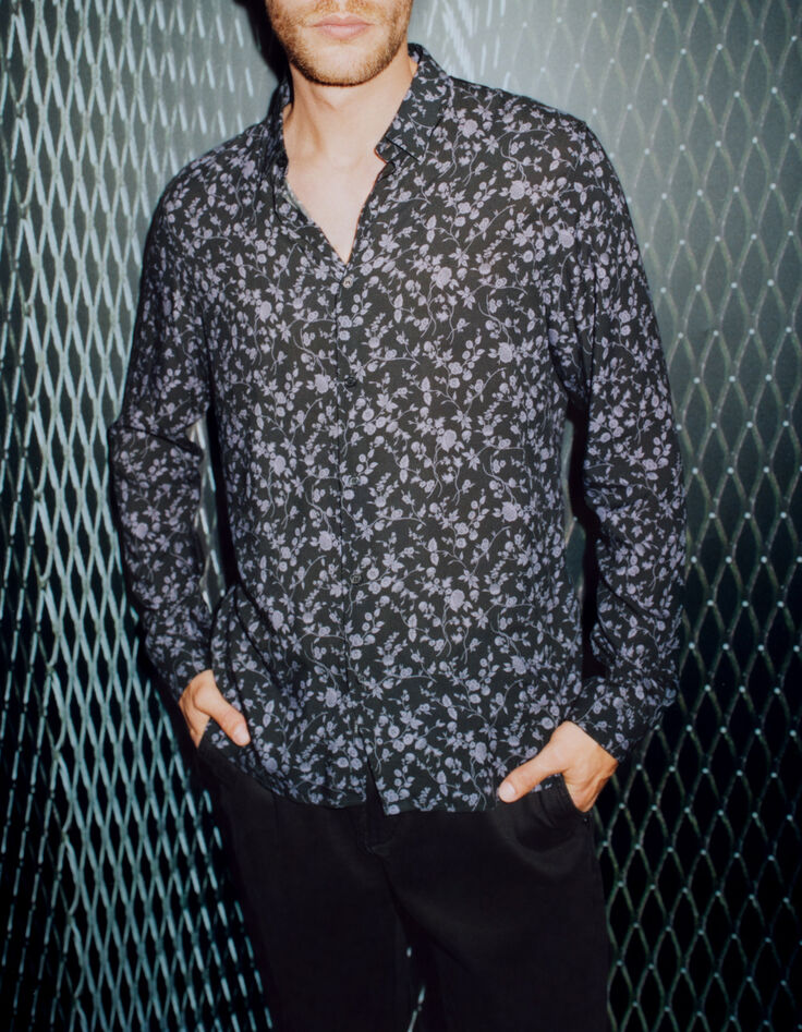 Men’s black LENZING™ ECOVERO™ SLIM shirt with dark purple flower motif-4