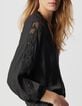 Blusa negra efecto arrugado con encaje Mujer-4