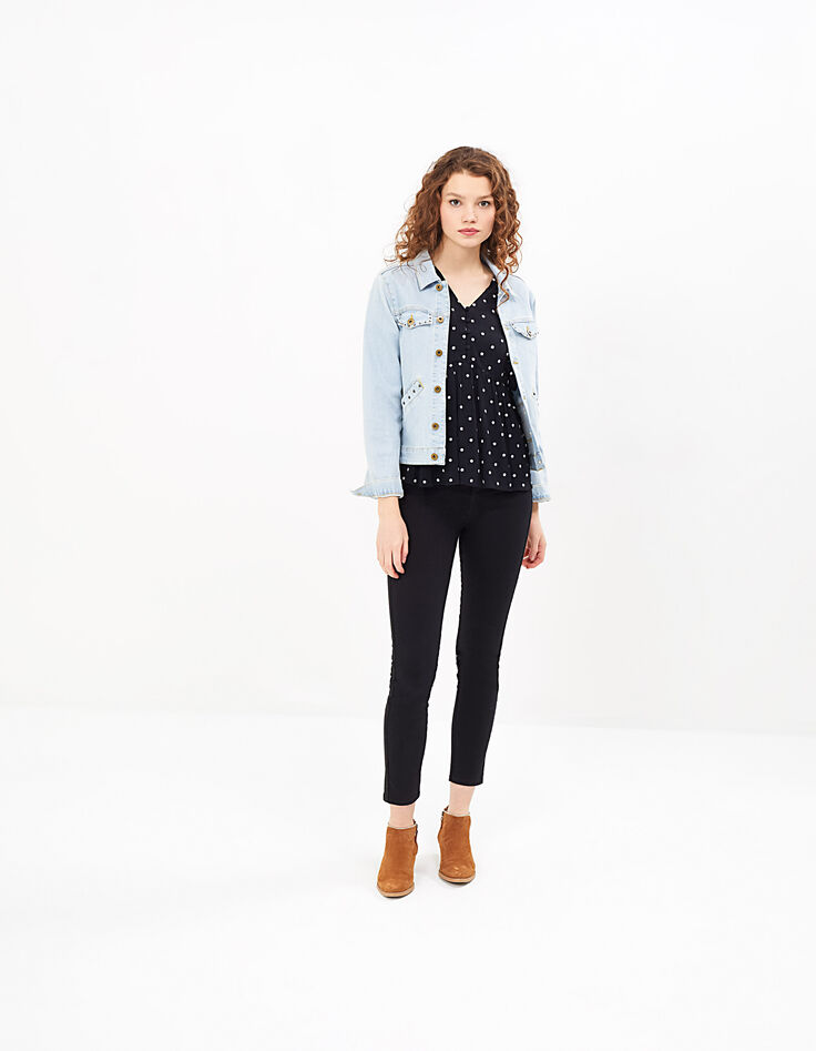 Zwarte top met volants en witte borduursels I.Code-6 Zwarte top met volants en witte borduursels I.Code-6