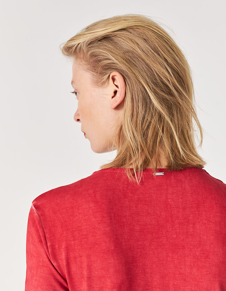 Rotes Damen-T-Shirt mit V-Ausschnitt, Zierat am Ausschnitt-4