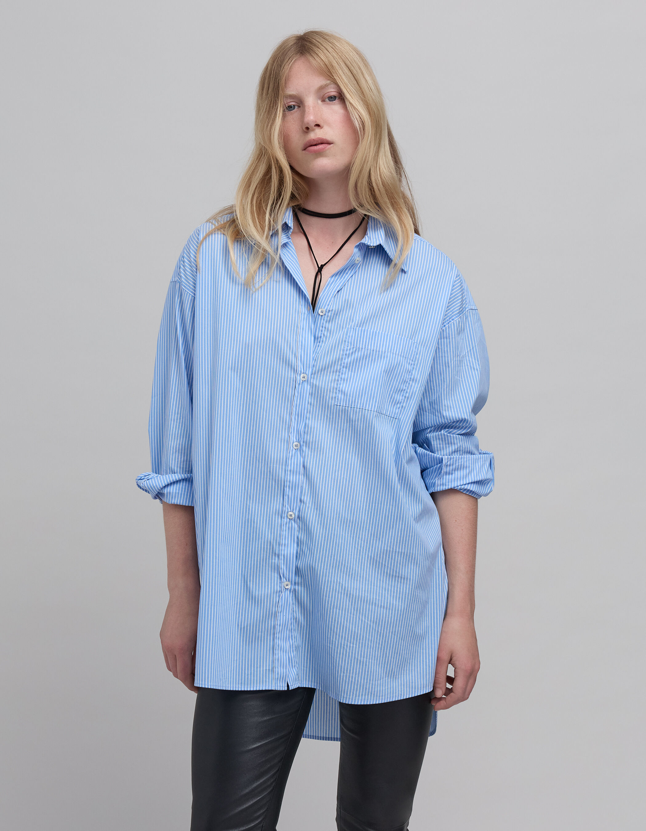 Camisa oversize de mujer a rayas blanco cielo IKKS