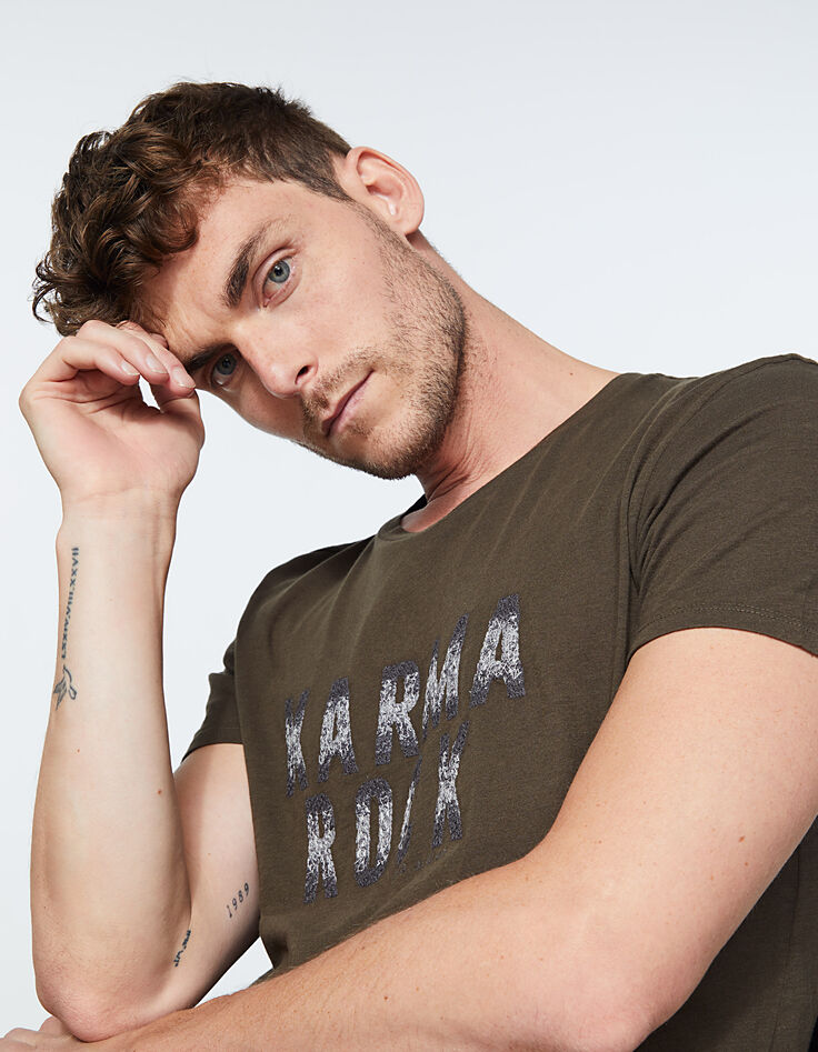Camiseta caqui bordado Karma Rock Hombre-1 Camiseta caqui bordado Karma Rock Hombre-1