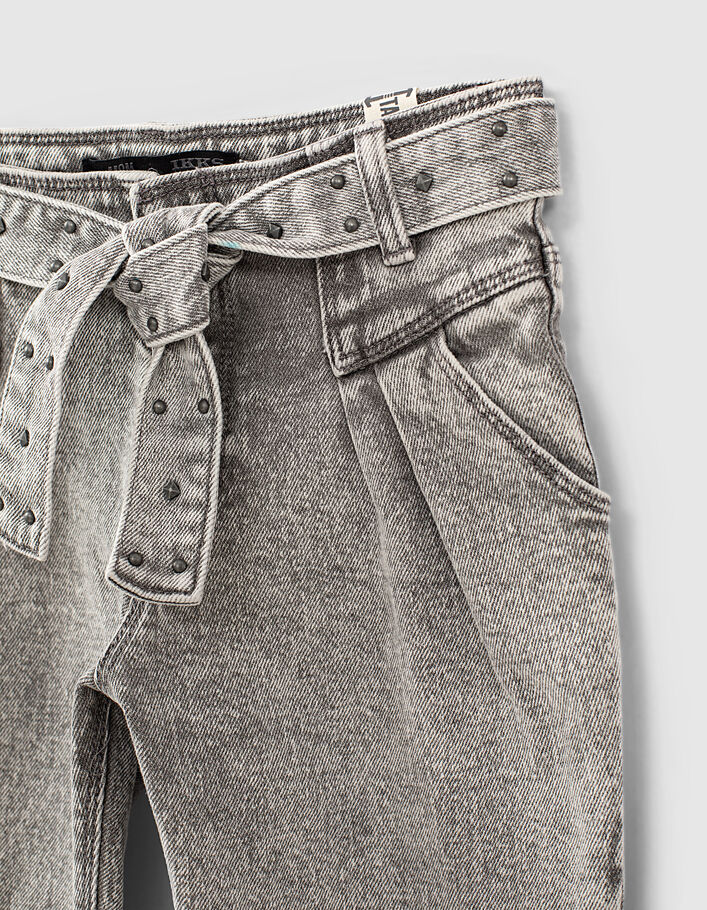 Jean mom light grey bio à ceinture cloutée fille-4