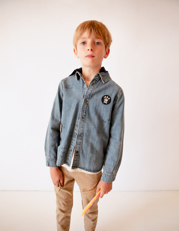 Boys’ light blue denim shirt with badge and hood-2