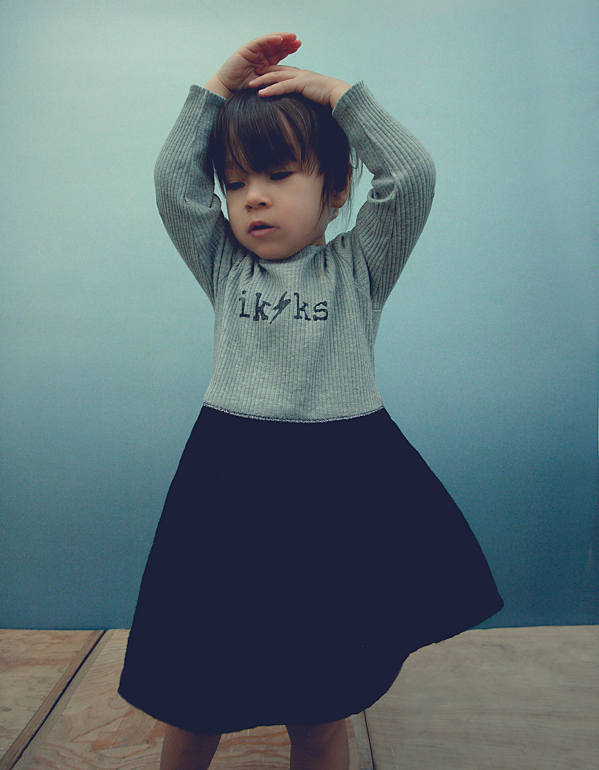 Vestido gris jaspeado y negro dos tejidos bebe nina IKKS