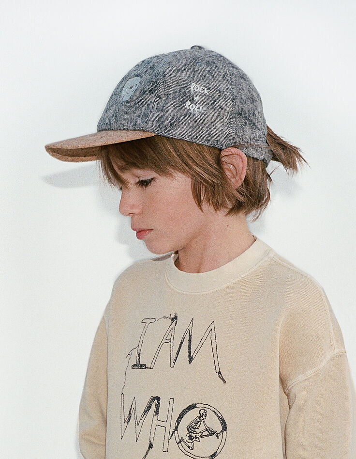 Jeanspet bleach grey geborduurd en beige jongens -6