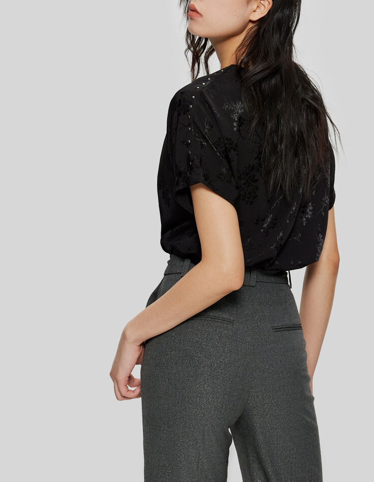 Top negro jacquard vegetal tachuelas-3