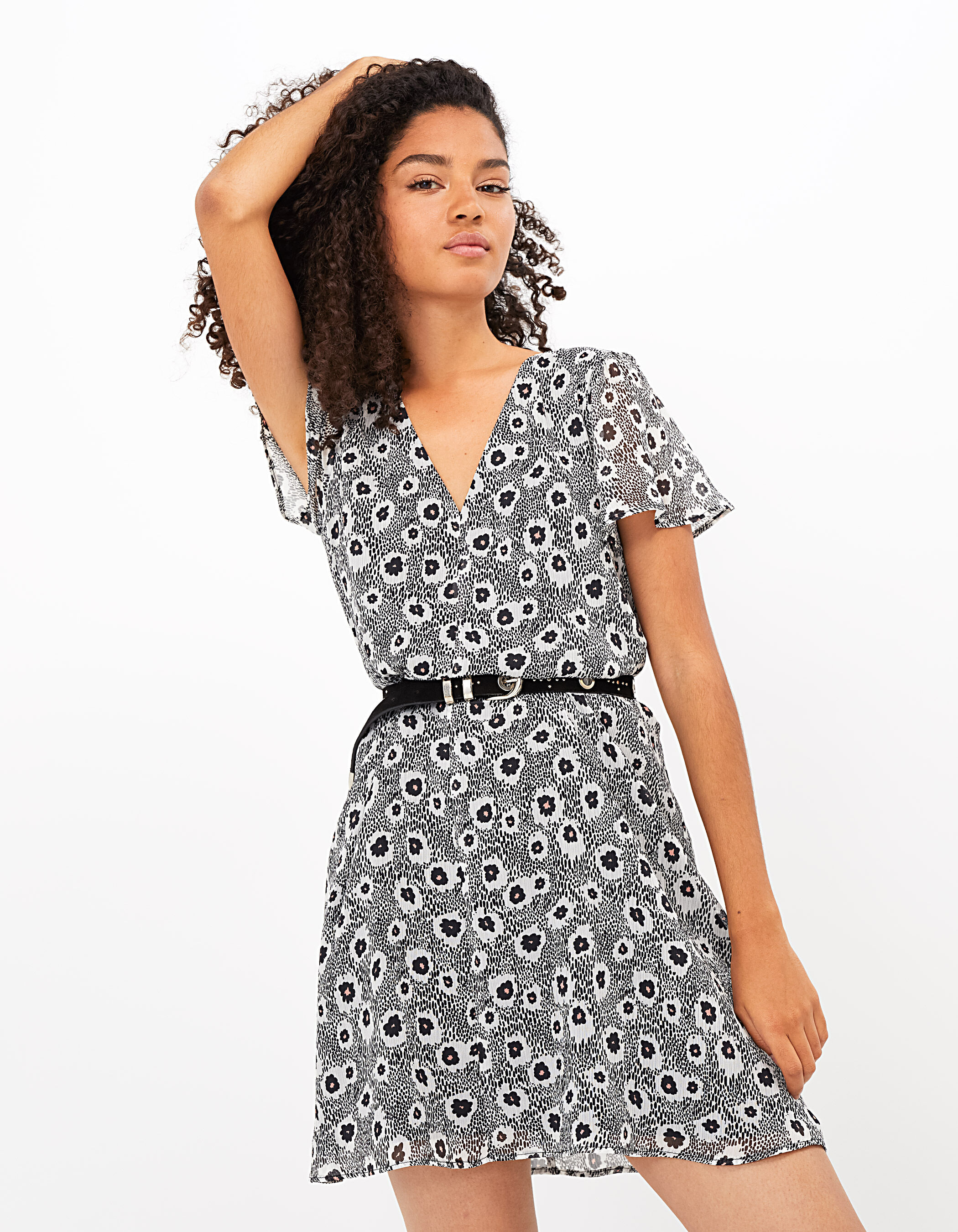 Robe blanc casse a imprime fleurs noires I.Code
