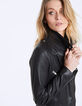 Schwarze Lederjacke mit Lochmuster-5