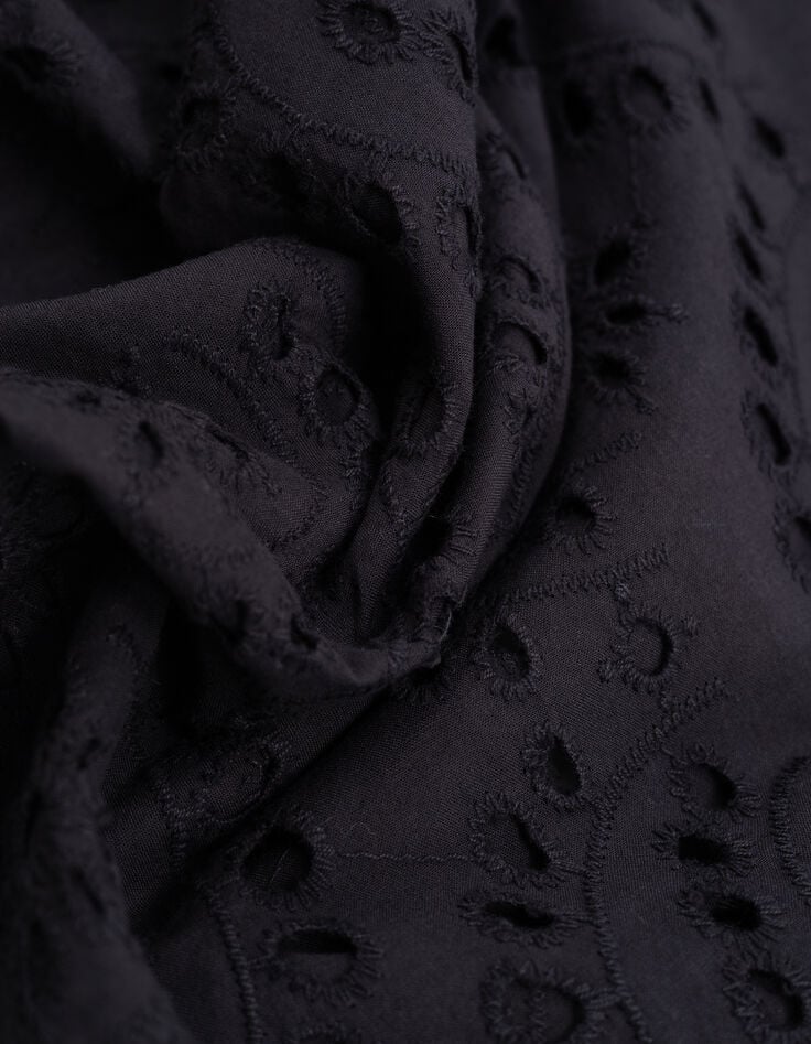 Blusa negra de mujer con broderie anglaise-4