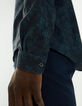 Camisa azul oscuro de pana fina con estampado flores hombre-5