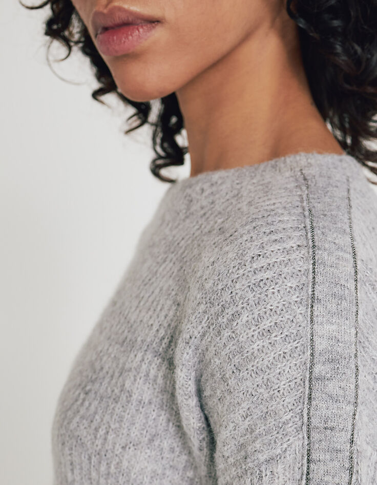 Pull gris col bateau en maille détails bijoux manches femme-4