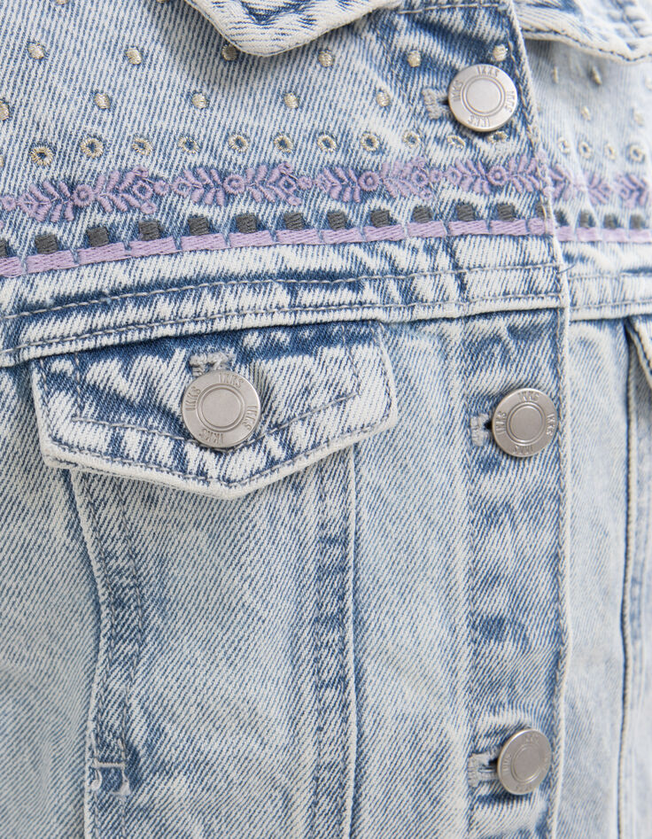 Chaqueta vaquera azul delavado y bordados niña-5