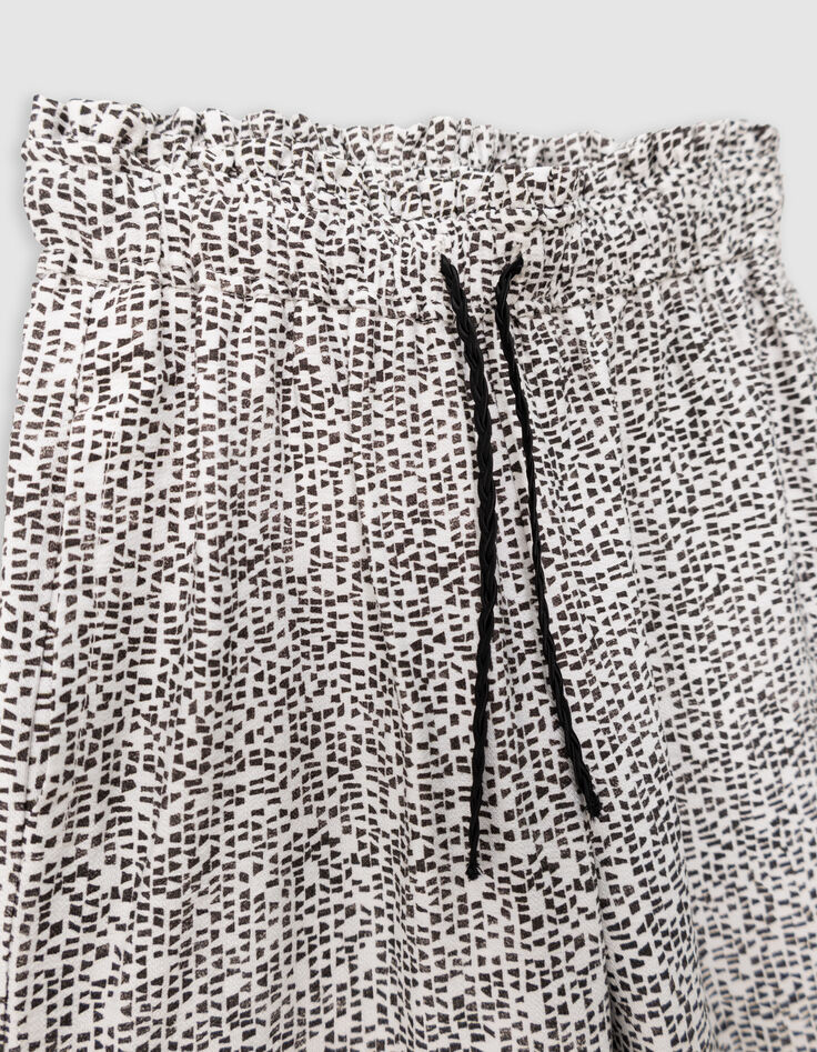Pantalón blanco diseño gráfico niña-3