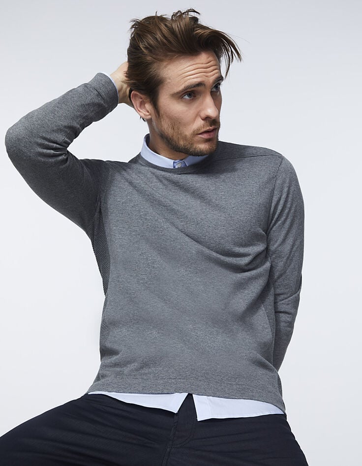 Men’s dark grey knit sweater+texture on back-1