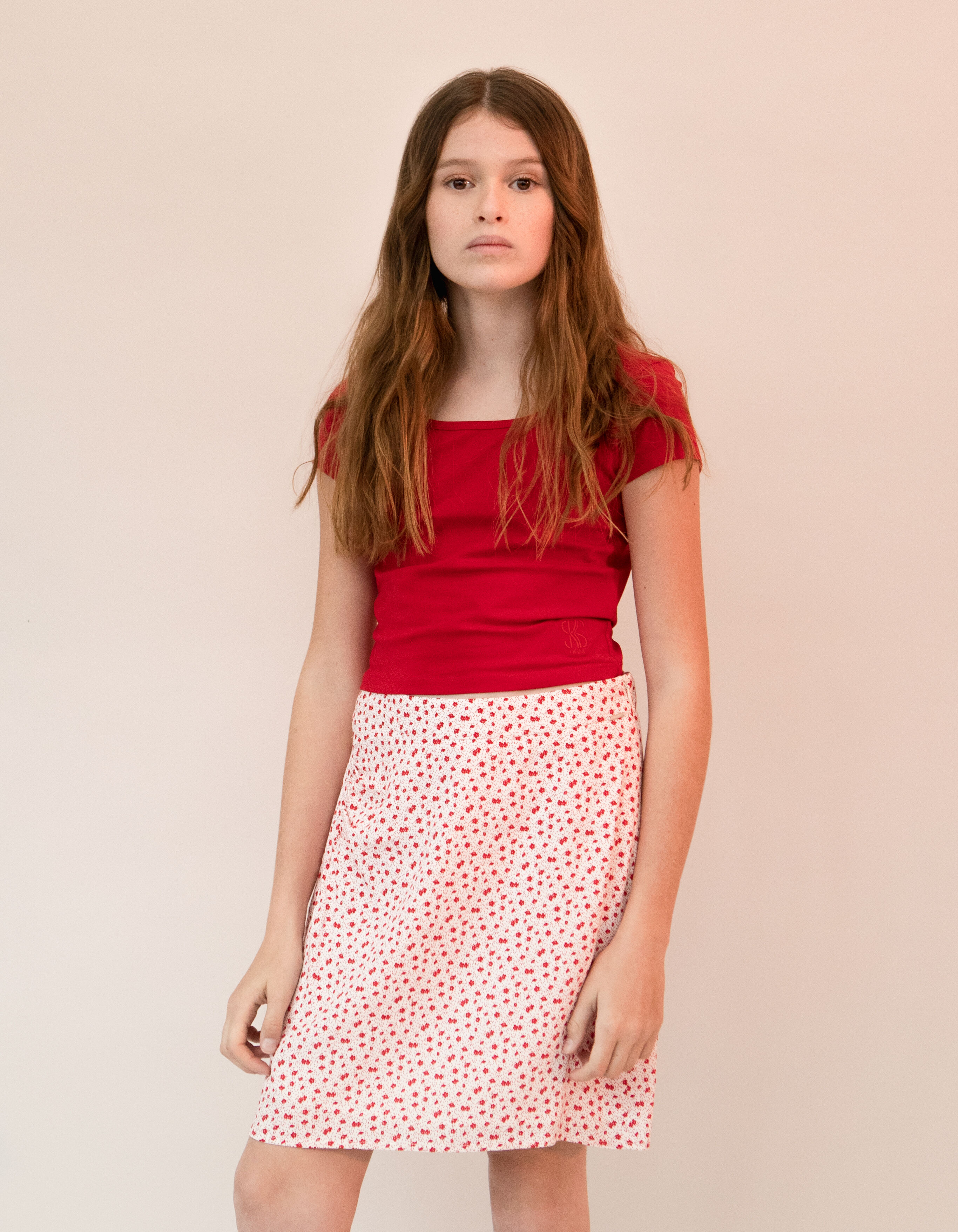 Jupe courte ecrue LENZING ECOVERO fleurs rouges fille IKKS