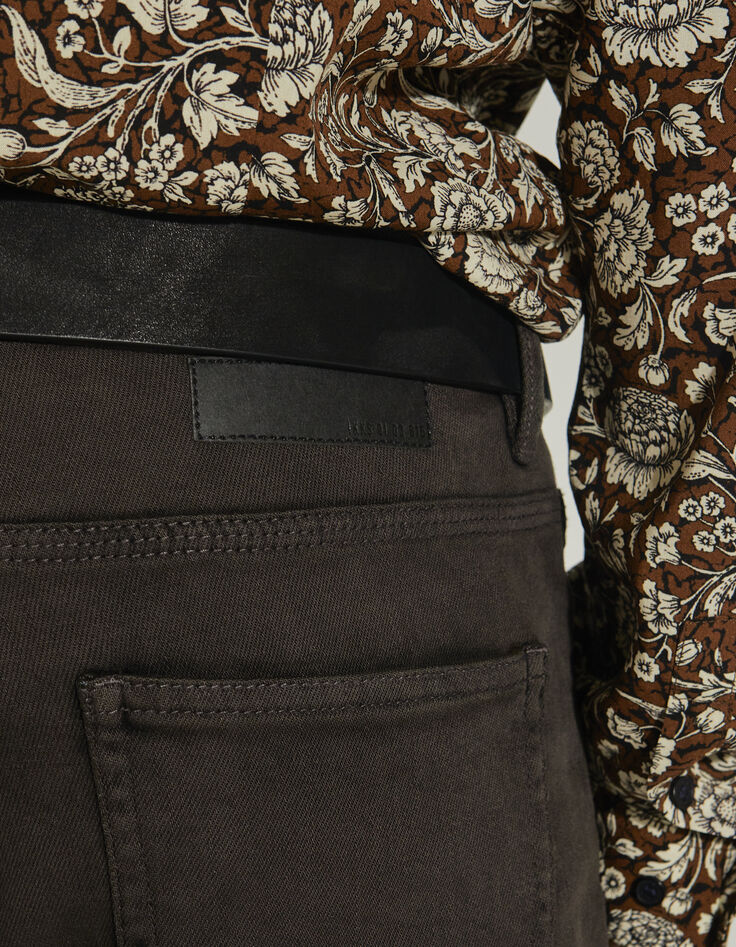 Men’s dark chocolate Peter SLIM jeans in recycled fabrics-4