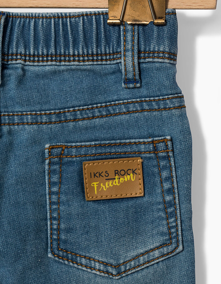 Stone blue Jeans mit Patches für Babyjungen  - IKKS