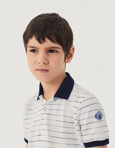 Cremeweißes Jungenpoloshirt mit blauen Streifen  - IKKS