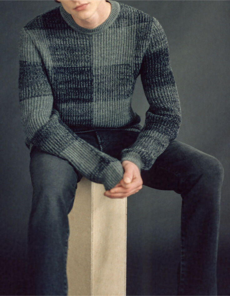 Men&rsquo;s navy checked knit sweater-1