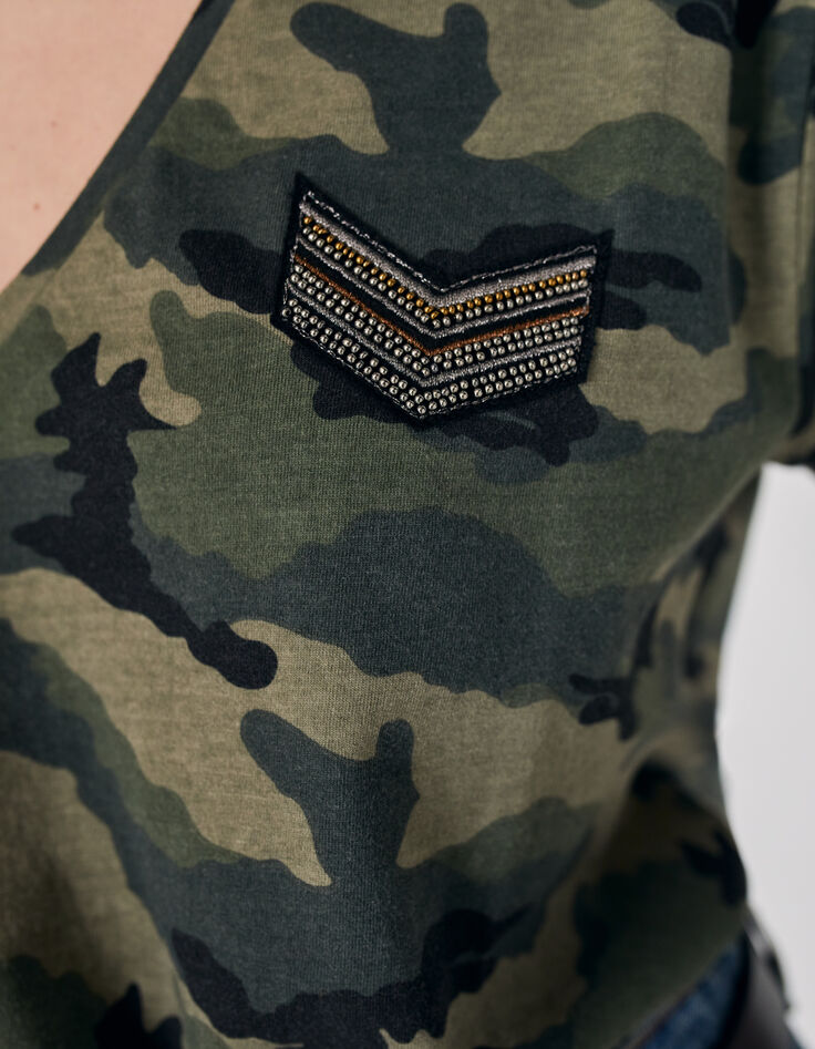 Women’s khaki camouflage T-shirt with badge-4