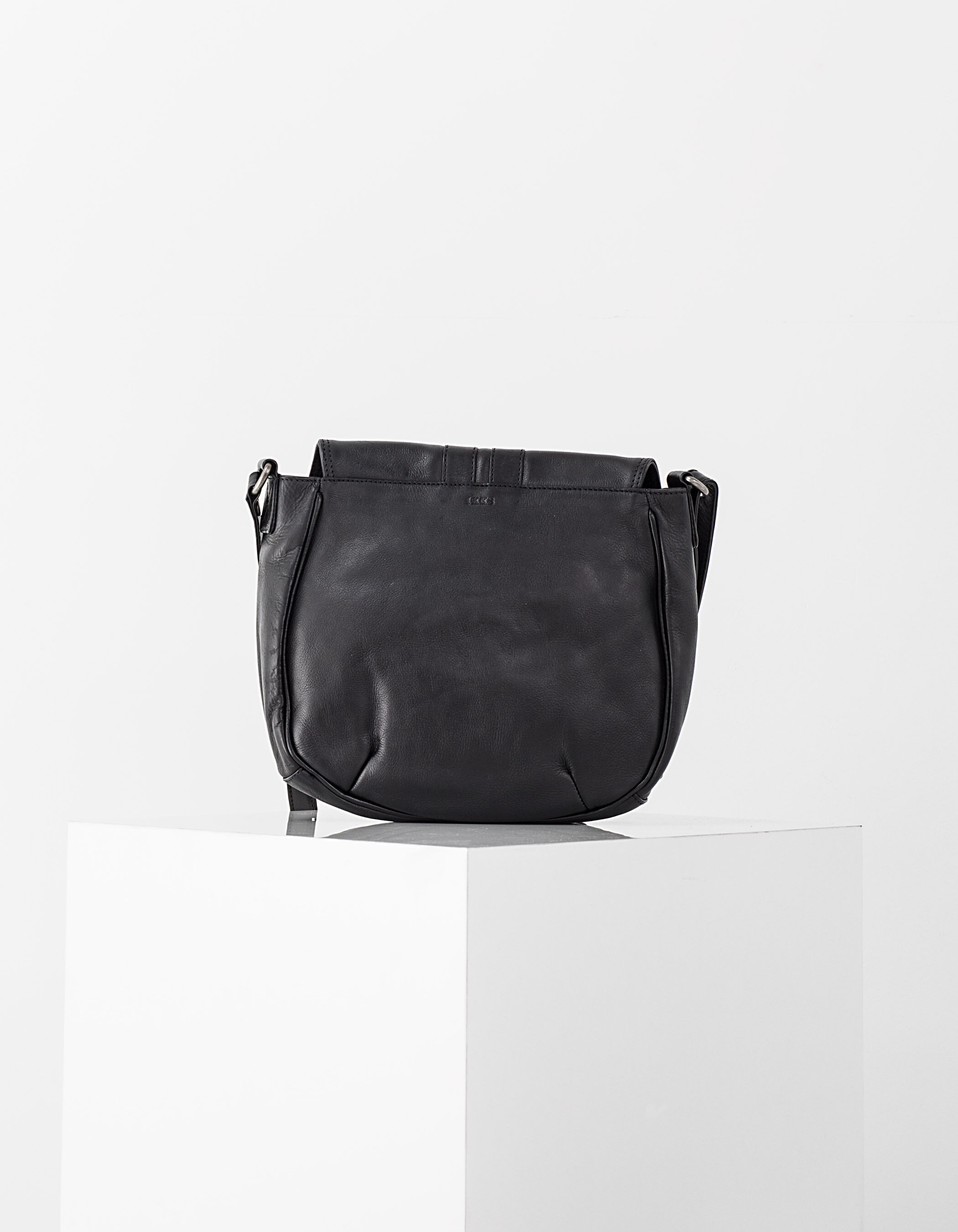 Women s The Waiter leather shoulder bag metal buckles IKKS