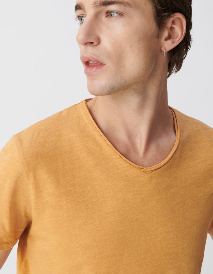Men’s turmeric organic cotton Essential V-neck T-shirt-4
