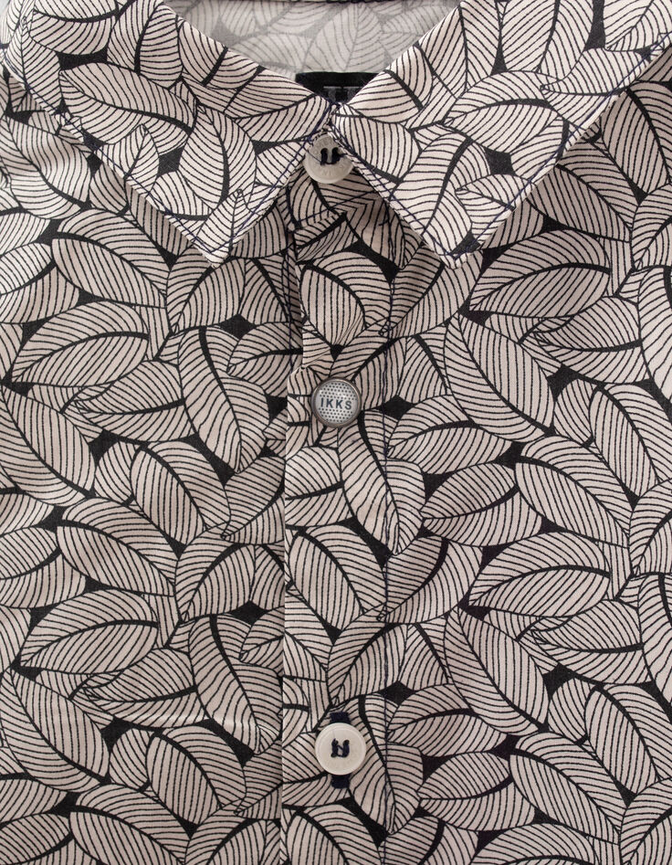 Camisa negra diseño hojas niño-4