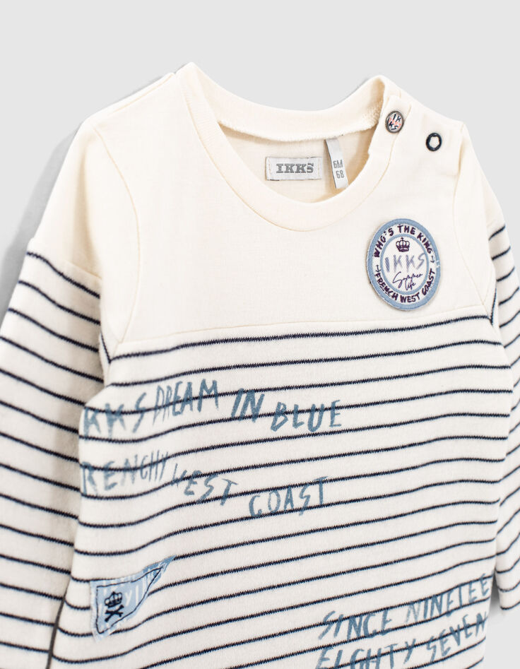 Cremeweißes Babyjungenshirt mit Streifen und Schriftzügen-2 Cremeweißes Babyjungenshirt mit Streifen und Schriftzügen-2