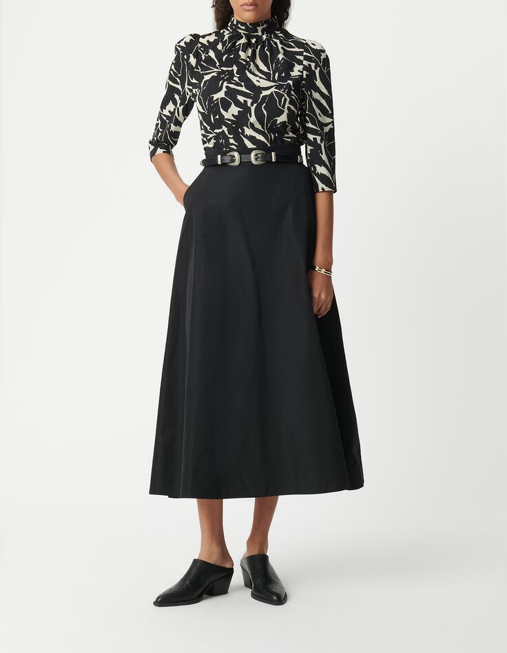 Vloeiende zwarte damesblouse met zebrabloemprint-1