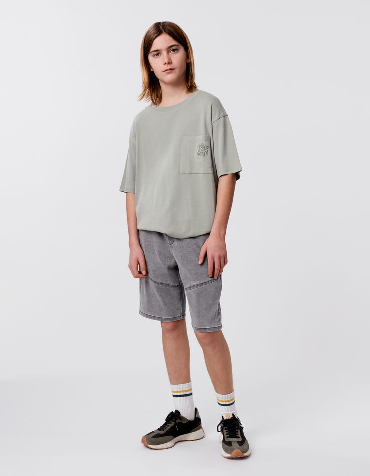 Khaki Jungen-T-Shirt, aufgesetzte Tasche, Stickerei-1