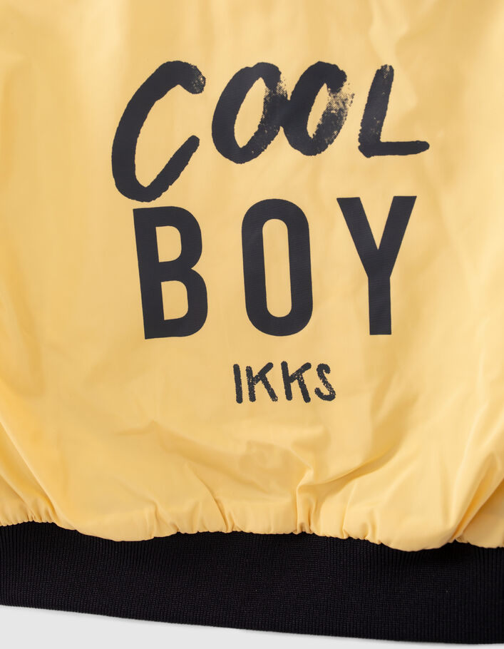 Gelber gummierter Windbreaker mit Print für Babyjungen - IKKS