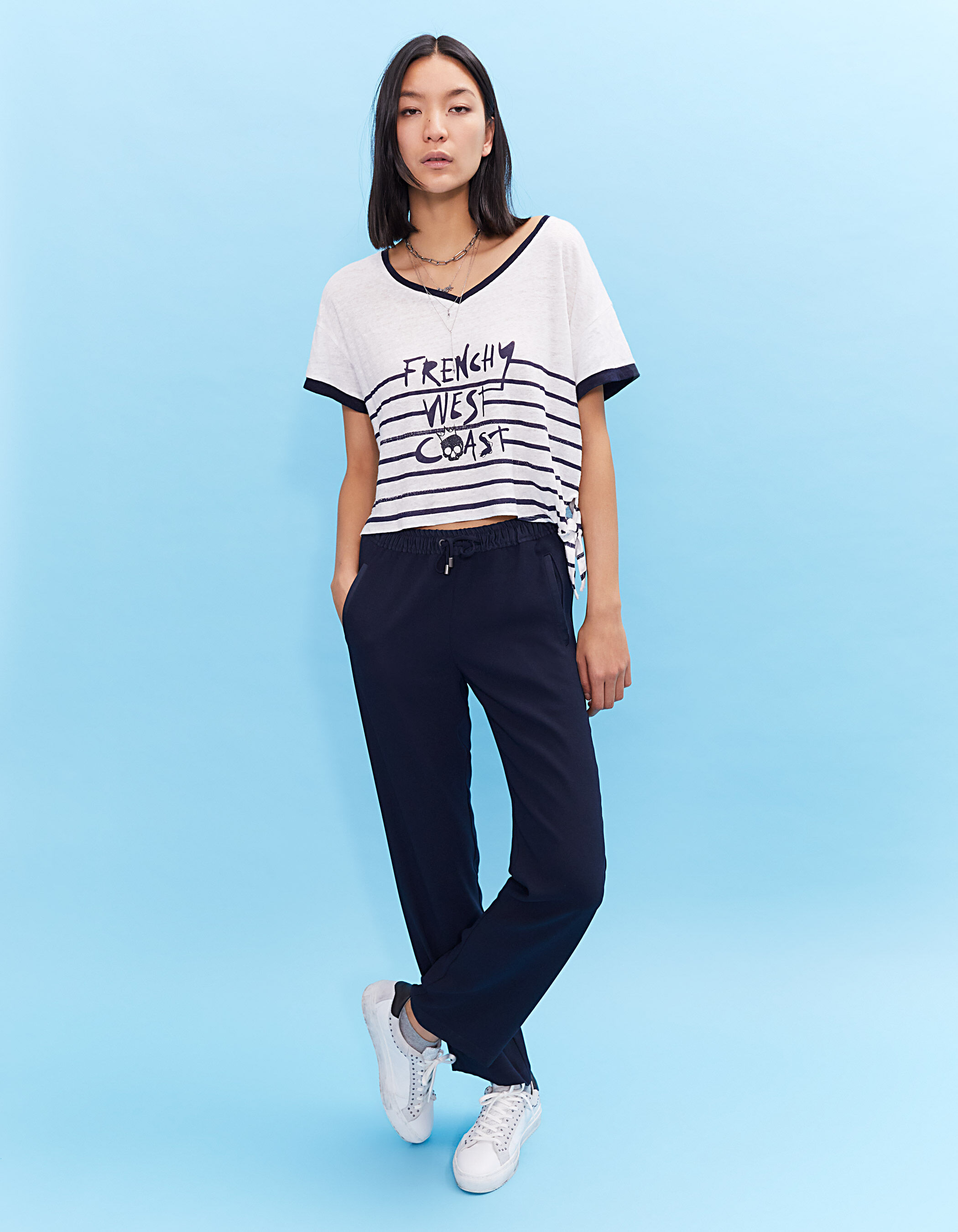 Pantalon droit en cr pe bleu marine d tail bande noire femme