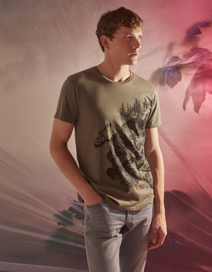Men&rsquo;s sage T-shirt with tree image-2