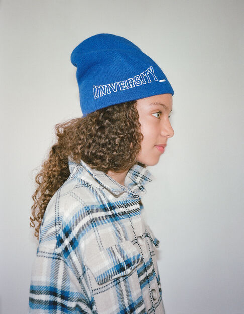 Girls’ electric blue knit beanie with contrasting print