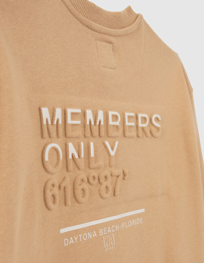 Boys’ beige sweatshirt with embossed slogan on back - IKKS