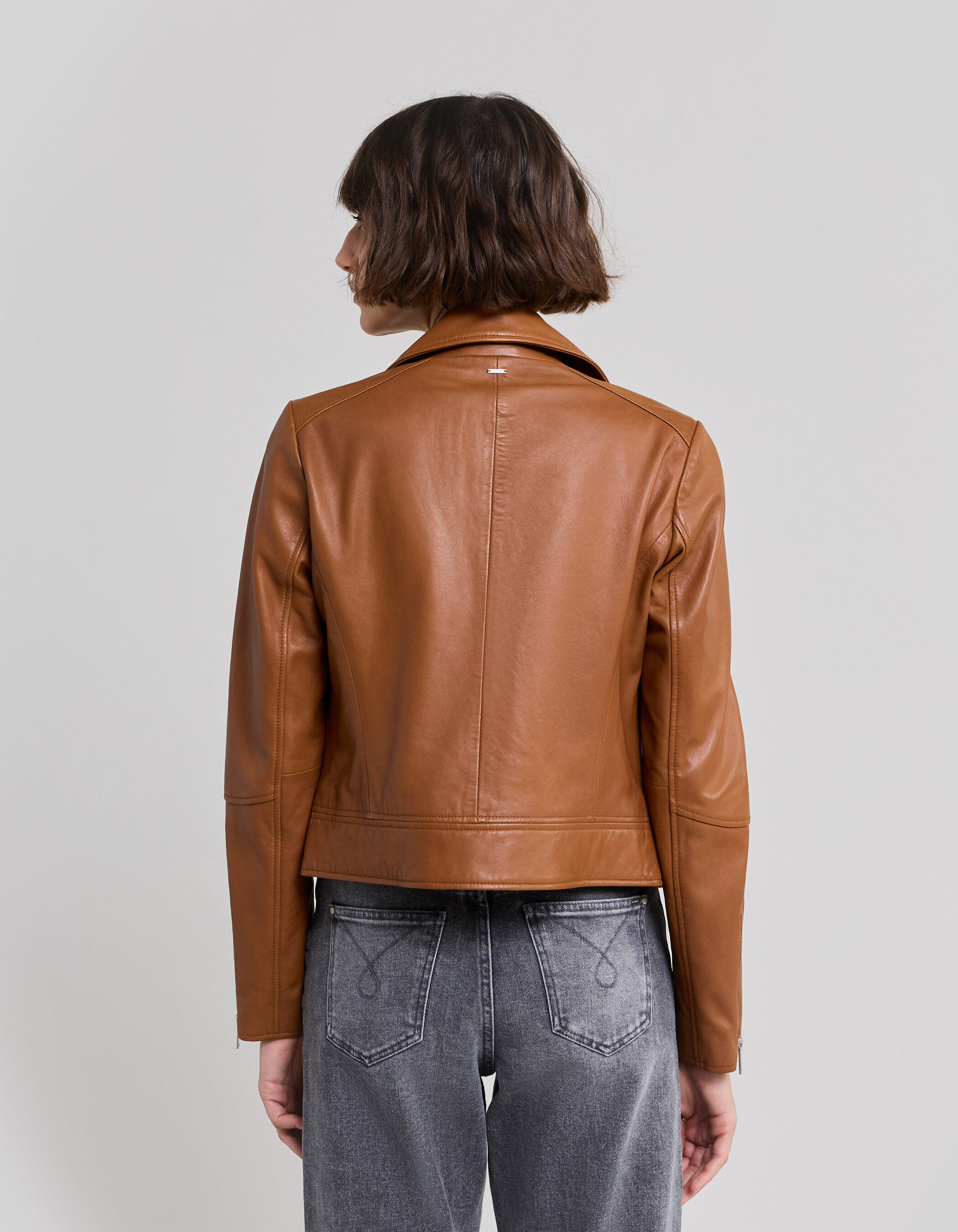 Cazadoras de piel color camel mujer 2025